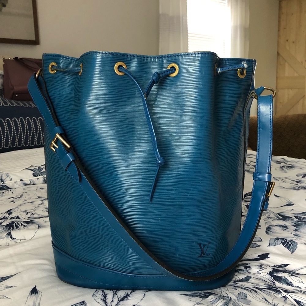 Louis Vuitton Blue epi leather large bucket bag